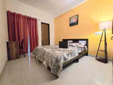 Sharing Studio Room available