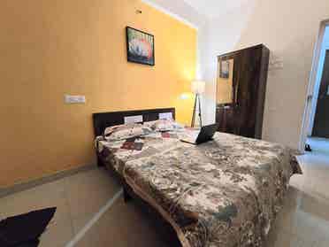 Sharing Studio Room available