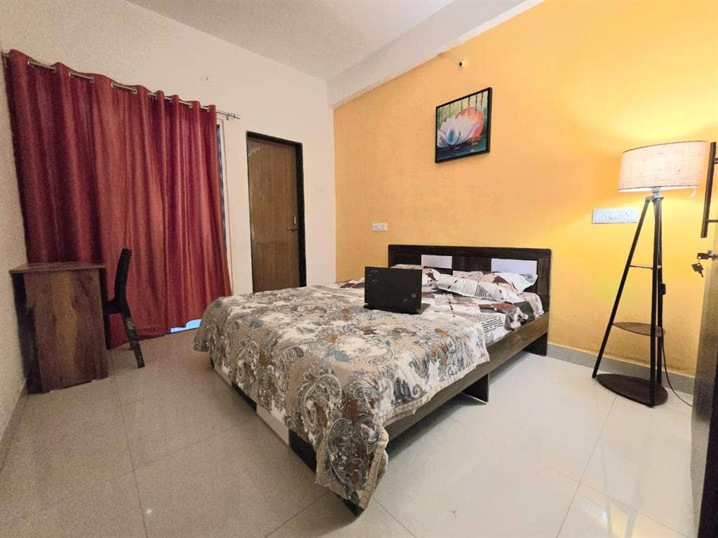 Sharing Studio Room available