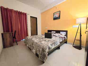 Sharing Studio Room available