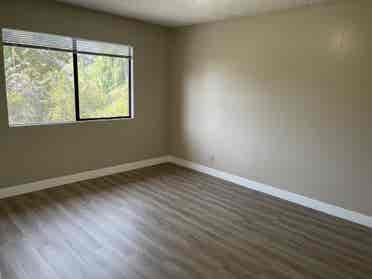2 rooms to rent in Riverside