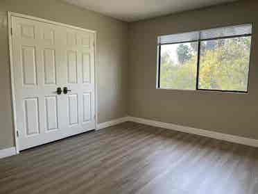 2 rooms to rent in Riverside