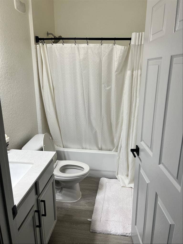 Room and Bathroom for rent
