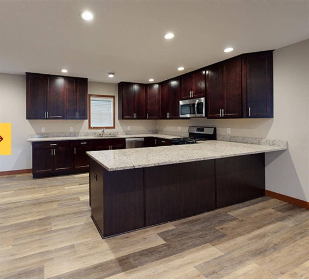 Looking for 2 female roommates