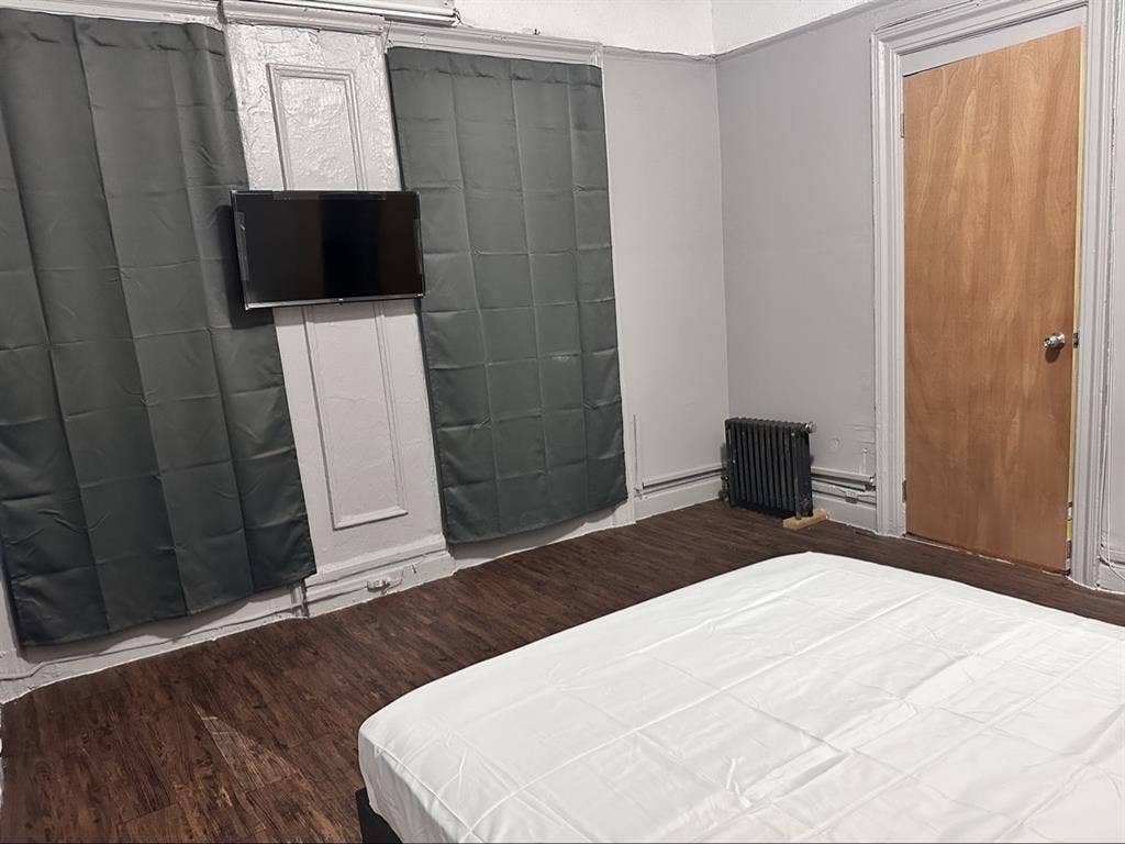 Bedroom Available in the Bronx