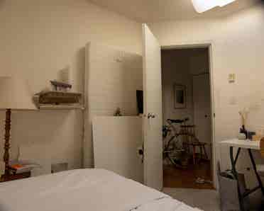 bright BDRM in cozy kits apt.