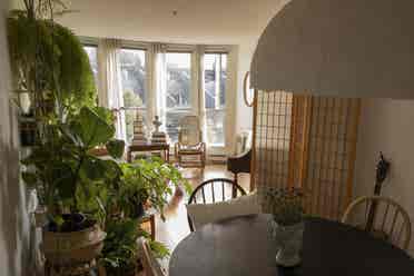 bright BDRM in cozy kits apt.