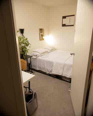 bright BDRM in cozy kits apt.