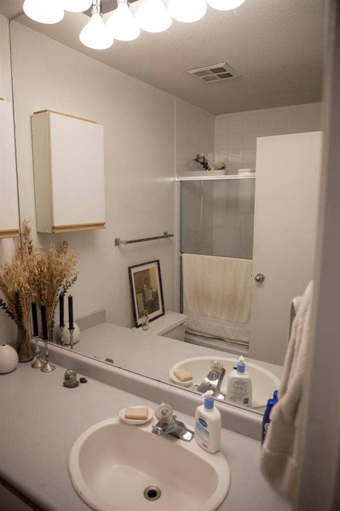 bright BDRM in cozy kits apt.