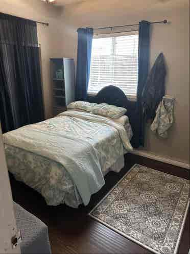 Private Downstairs Room Quiet Home