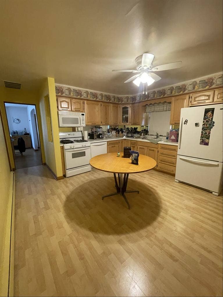 Room available in great location,