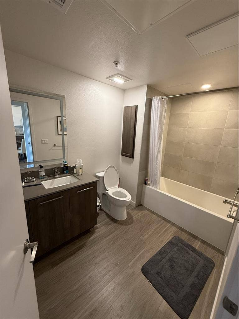 Upscale
Room in Fremont