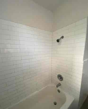 Renovated Two Bed In Riverside!