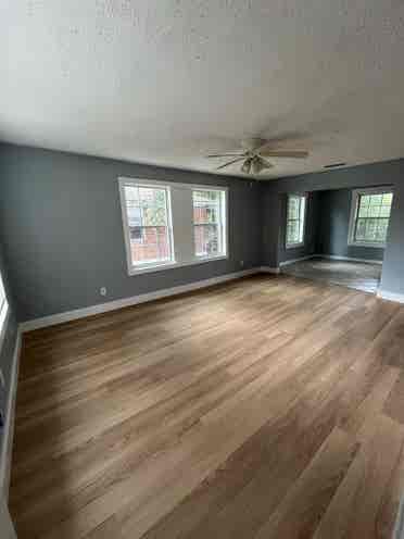 Renovated Two Bed In Riverside!