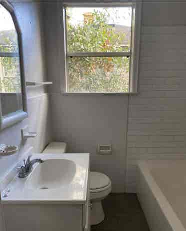Renovated Two Bed In Riverside!