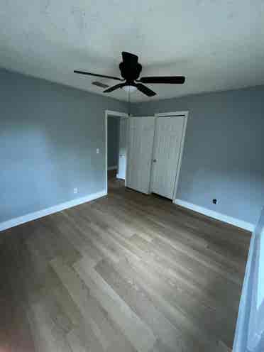 Renovated Two Bed In Riverside!