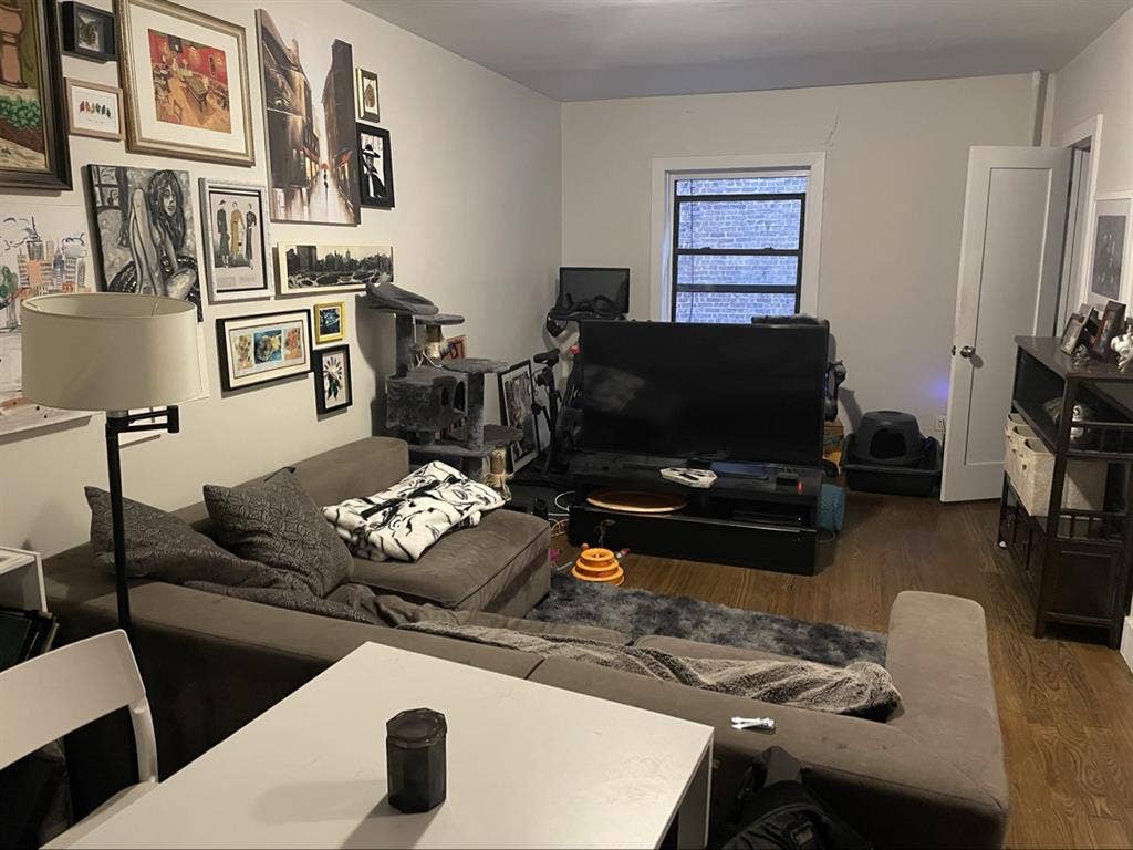 Upper East side room near trains!
