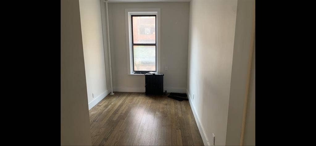 Upper East side room near trains!
