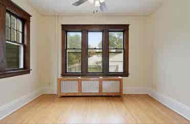 We are looking for 1 roommate