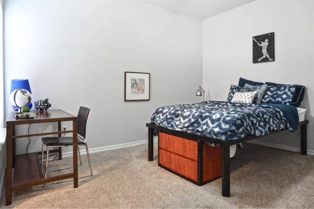 Subletting student living midtown