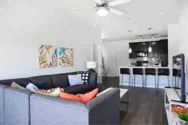Subletting student living midtown