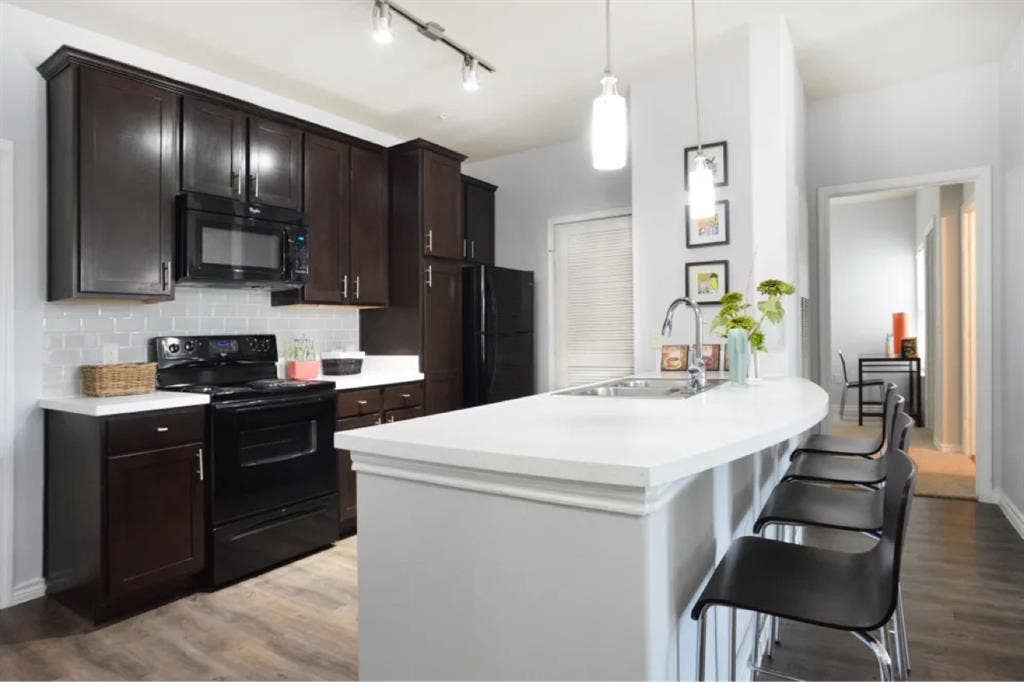 Subletting student living midtown