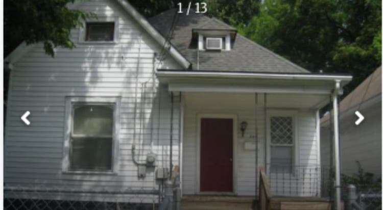 Bedroom w/ own 
bath, wlk dist.to UK