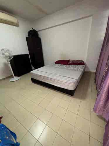 Room for females / couples (North)
