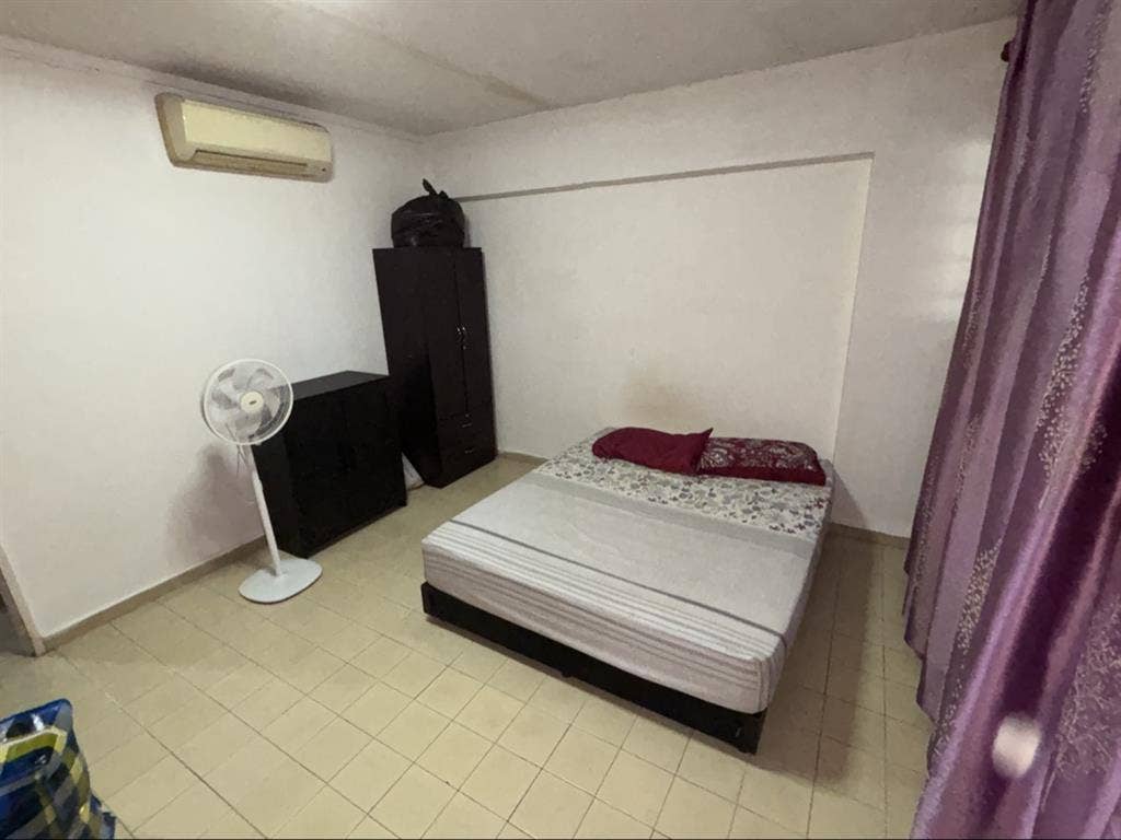 Room for females / couples (North)