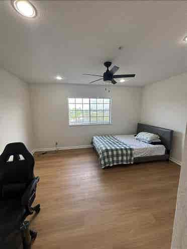 2 Fully Furnished Rooms for Rent!