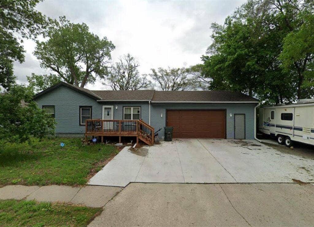 Looking for a roommate, Omaha NE
