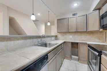 Looking for a Female Roommate