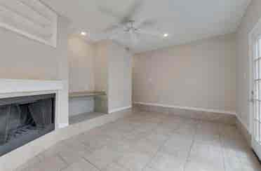 Looking for a Female Roommate