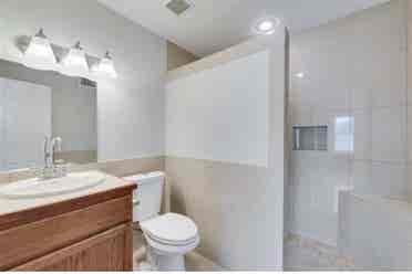 Looking for a Female Roommate