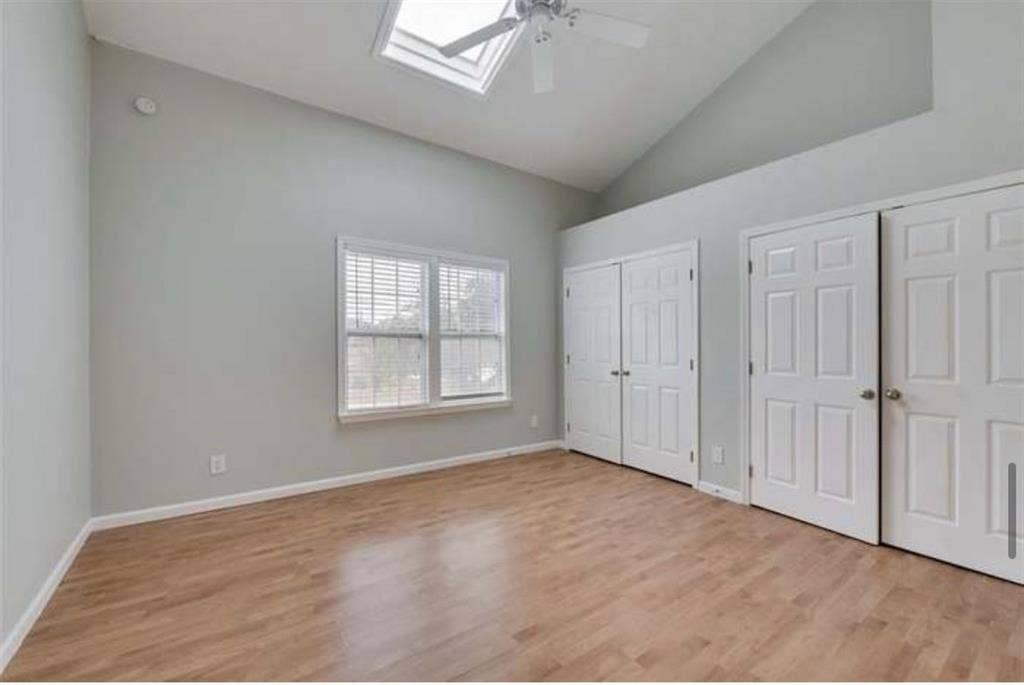 Looking for a Female Roommate