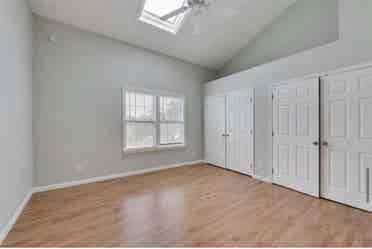 Looking for a Female Roommate