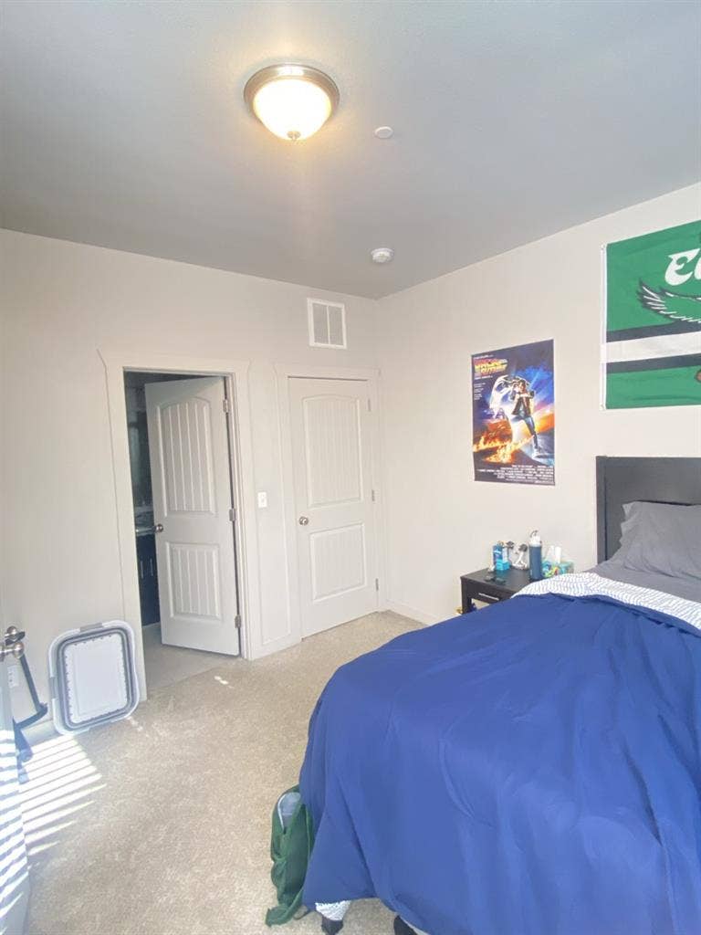 Upstairs Furnished 1 BR Apt w/ Bath
