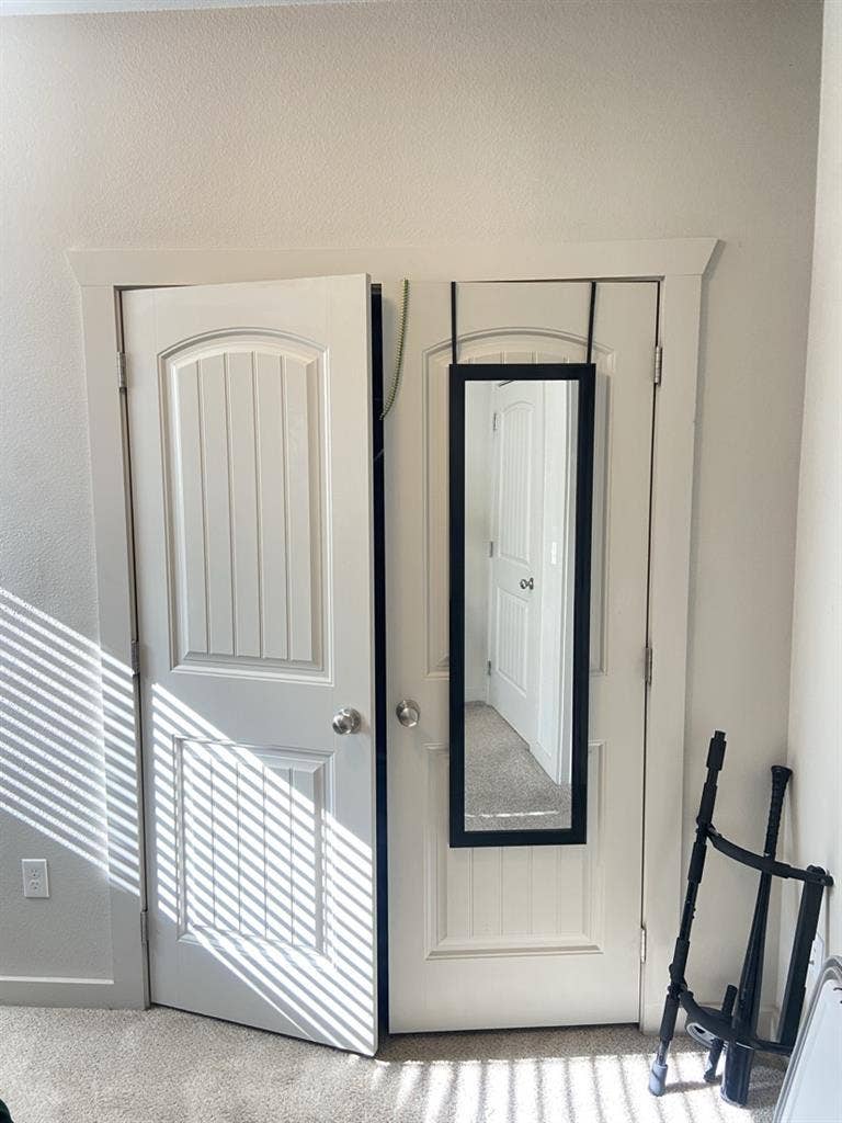 Upstairs Furnished 1 BR Apt w/ Bath