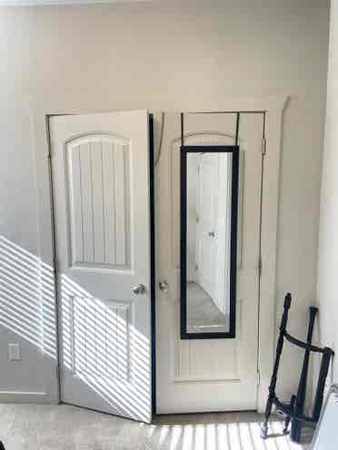 Upstairs Furnished 1 BR Apt w/ Bath