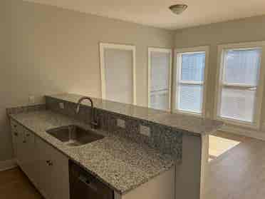 Private bdrm w priv bath-util incl