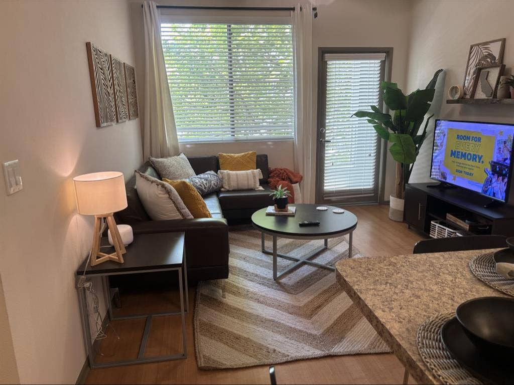 Looking for Roommate/sub-letter