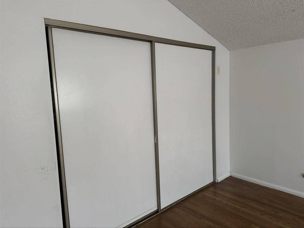 1 room for rent in 3br apartments