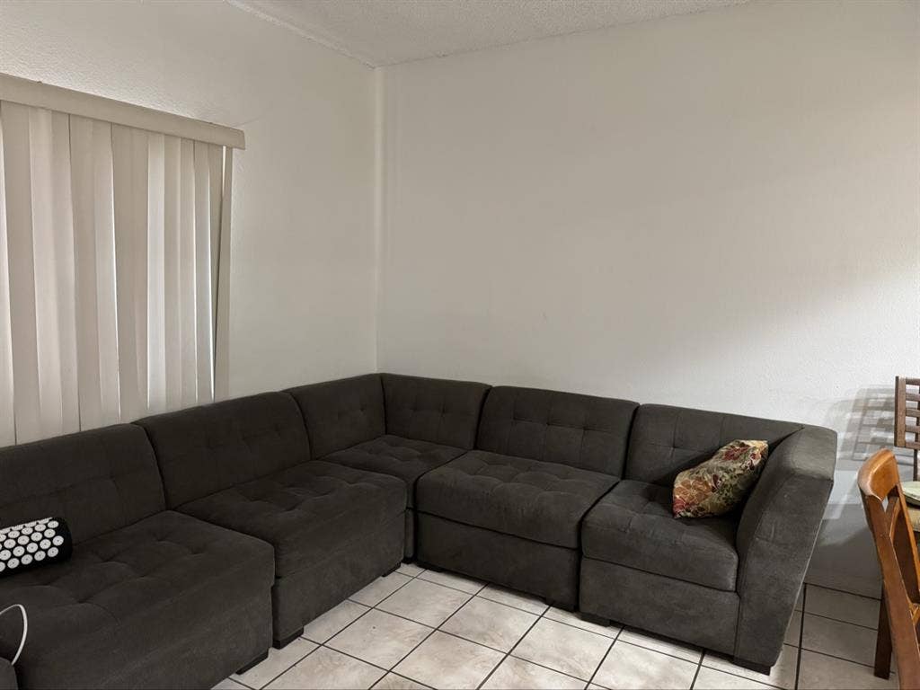 1 room for rent in 3br apartments