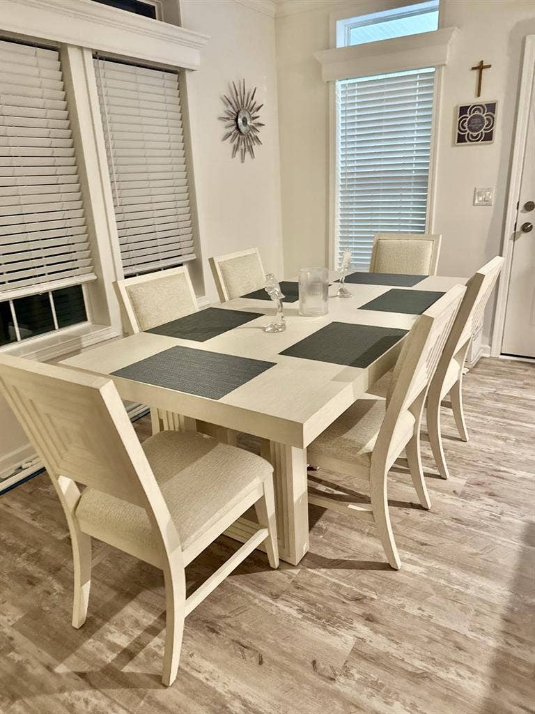 Furnished Bedroom Near Beaches