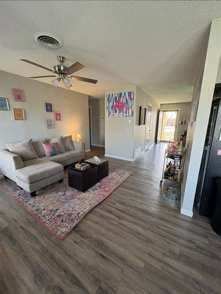 more girl roomate(s) Needed!