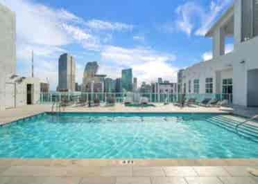 Downtown Miami Guest Suite Pool Gym