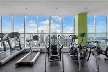 Downtown Miami Guest Suite Pool Gym