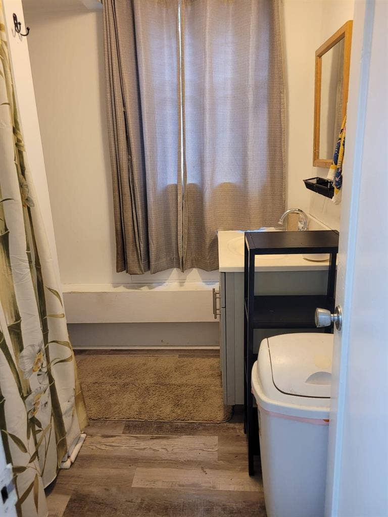 Room w/Private Entrance - Pets OK