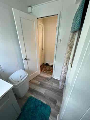 Room w/Private Entrance - Pets OK