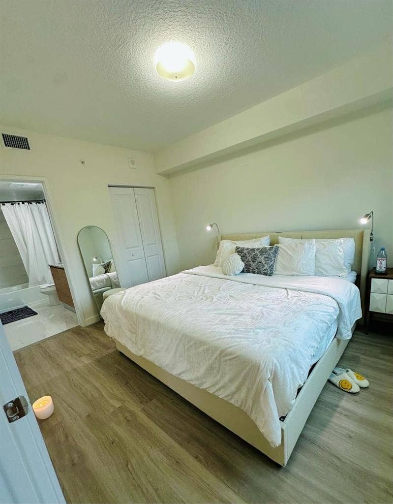 MASTER ROOM Available
